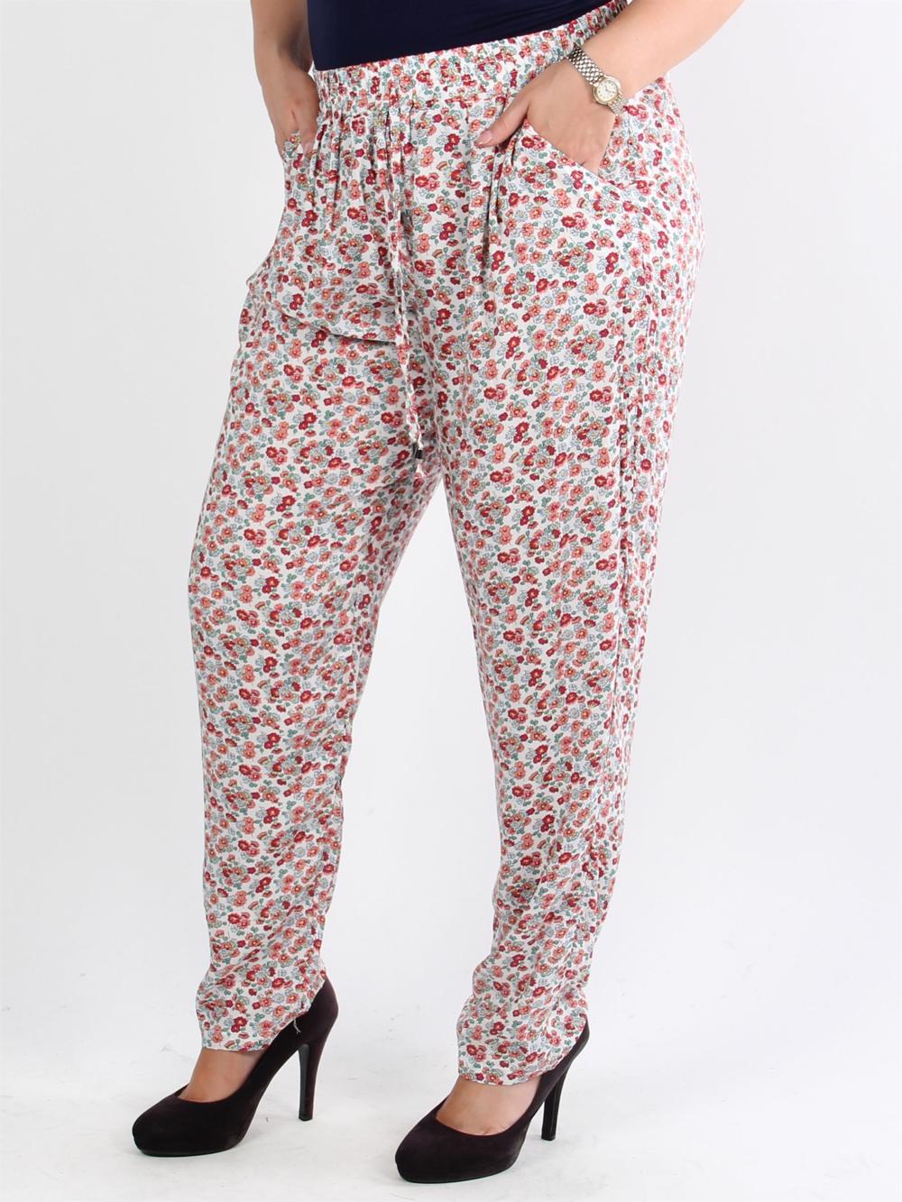 Silje - Svarta byxor med blommor och gummiband i midjan